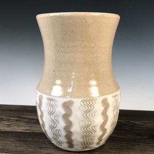 Vase clear/natural with white slip, finger marks and line design image 3