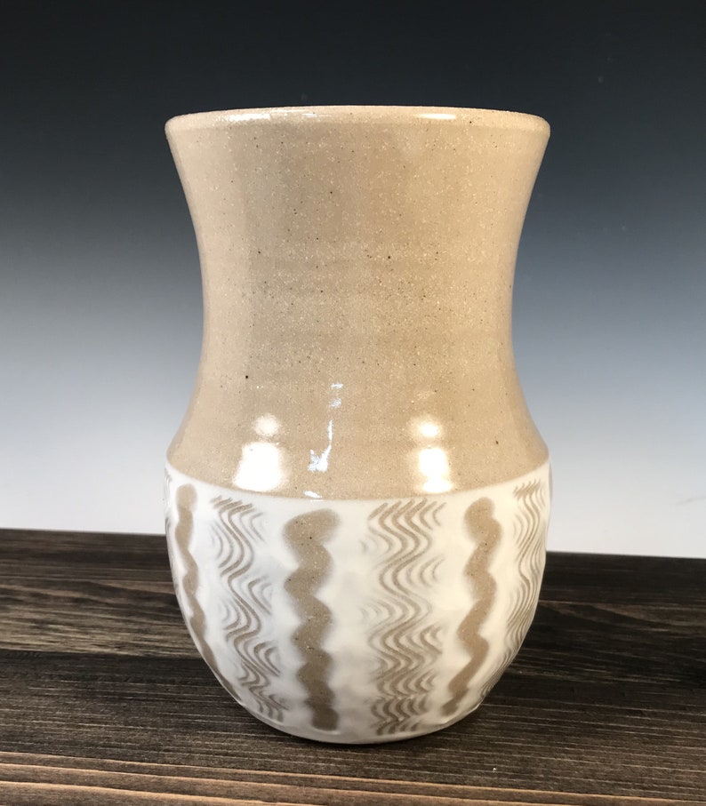 Vase clear/natural with white slip, finger marks and line design image 3