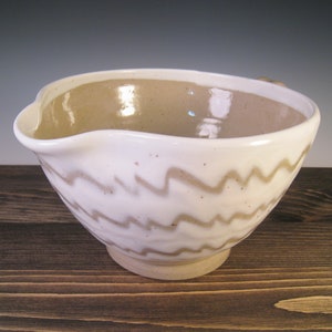 Mixing Bowl Medium Batter Bowl White slip with Spout and Handle image 4