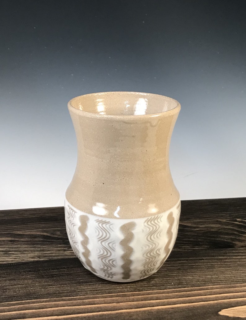 Vase clear/natural with white slip, finger marks and line design image 2