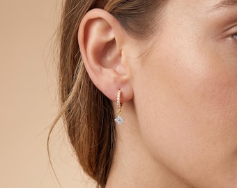 Pendientes de aro colgantes con diseño floral azul, chapados en oro de 18 quilates, con cristales de circonita cúbica, delicados aros dorados, regalo de joyería minimalista para el día a día.
