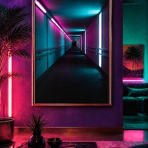 Puede incluir: Una pieza de arte mural rectangular enmarcada que representa un largo pasillo oscuro iluminado por vibrantes tiras de luz de neón rosa y cian a lo largo de las paredes. La obra muestra una perspectiva profunda de un pasillo con pasamanos metálicos.