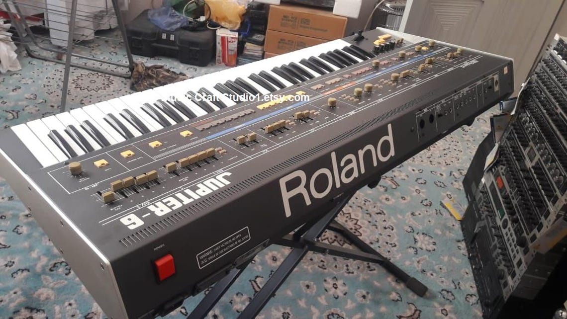 Roland Jupiter 6 Analog Synthesizer 1980s with Original Factory Box, foto 2 di 5