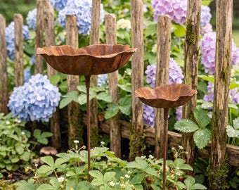 Rustic Metal Flower Stakes, Rusty Garden Bowl Stakes, Outdoor Yard Art Decor, Cottagecore Patio Sculpture, Flower Bed Accent