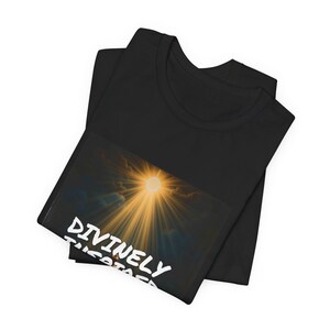 Funny Artist T-Shirt, Divinely Inspired Autocorrected, Ironic Streetwear Dark Humor Gift Bild 3