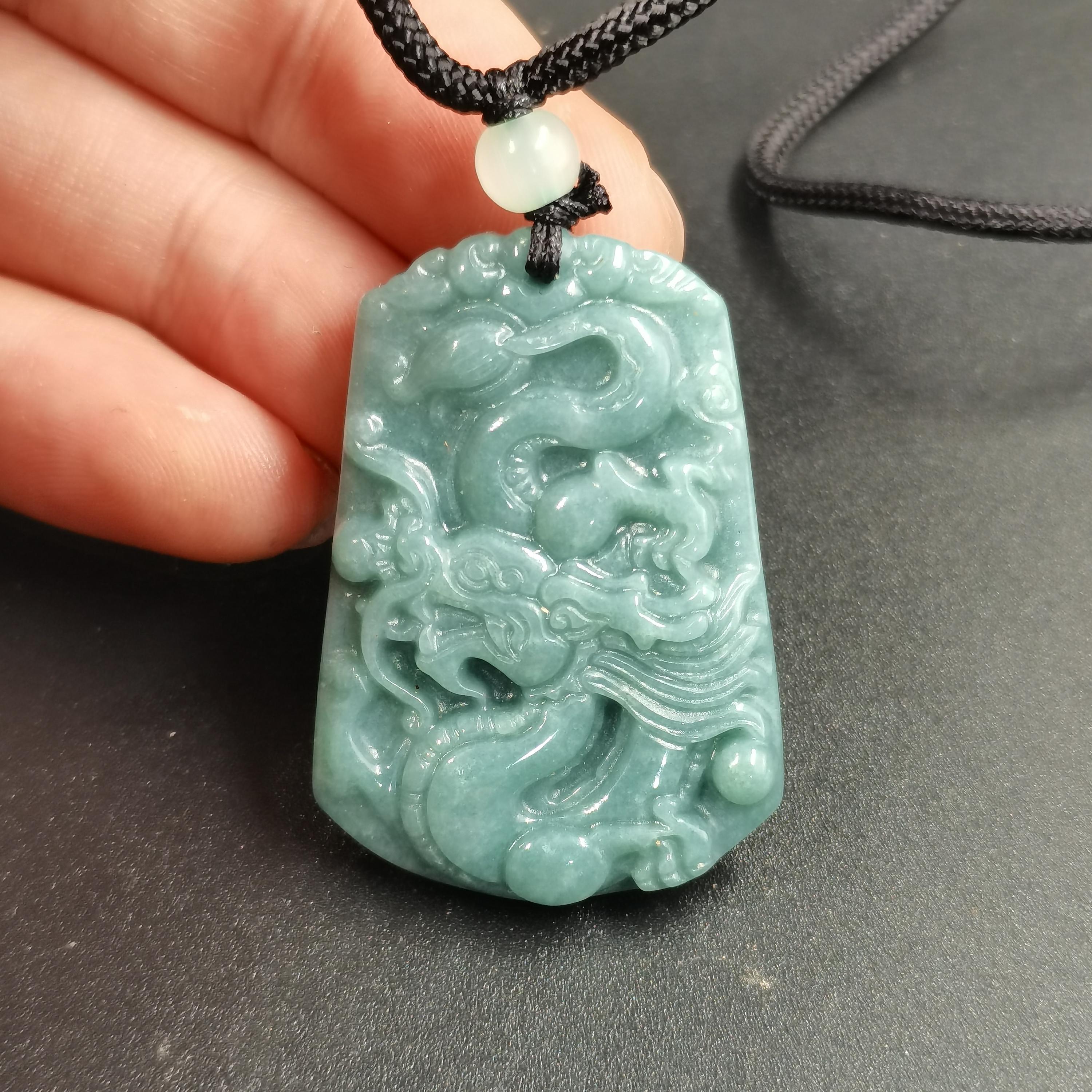 ドラゴン彫刻　ジェード　ペンダント Jade Dragon - Etsy Hong Kong