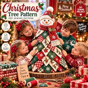 Op de afbeelding: Een DIY-naaipatroon voor een stoffen kerstboom met een sneeuwpop als piek. De boom is opgebouwd uit gelaagde, ruitvormige stoffen lapjes in rood, groen en wit met sneeuwvlok- en hulstprints. Bevat tekst: Christmas Tree Pattern, PDF Sewing Pattern, DIY Sewing Project, Make Something Magical, Sew Create Decorate Enjoy.