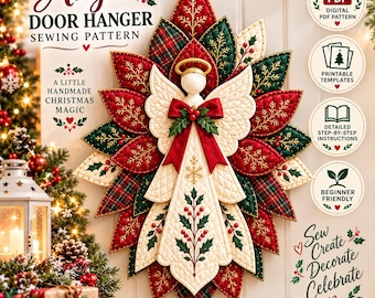 Può includere: Un cartamodello per appendiporta a forma di angelo, realizzato con petali di tessuto rosso, verde e crema con ricami dorati. Il testo recita: Angel Door Hanger Sewing Pattern, A Little Handmade Christmas Magic, Digital PDF Pattern, Printable Templates, Detailed Step-by-Step Instructions, Beginner Friendly, Sew Create Decorate Celebrate.