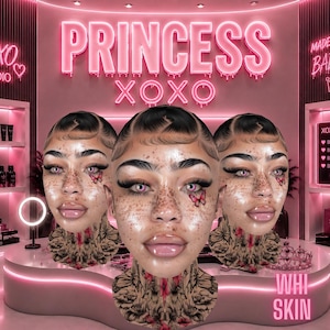 Può includere: Tre teste di manichino identiche con capelli scuri, lentiggini e occhi rosa, ognuna con una piccola farfalla sulla guancia. Lo sfondo presenta insegne al neon rosa con le scritte PRINCESS, XOXO e MADE 4 THE BADDIES, oltre a scaffali con vari prodotti.