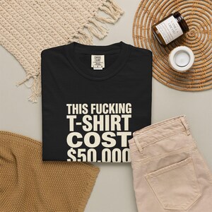 Den här jävla t-shirten kostade 50 000 dollar | T-shirt med uttalande och typografi