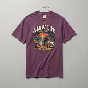Vintage Surf Van T-shirt, Retro Strand Zonsondergang Tee, Slow Life Graphic Tee, Boho Surfer Shirt, Vakantie Cadeau voor Hem Haar