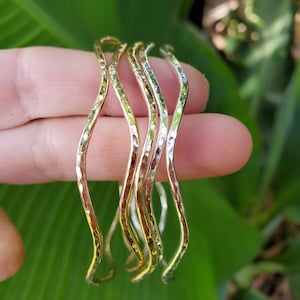 Gehämmertes, gewelltes Armband: Sterlingsilber oder 14-karätiges Gold gefüllt
