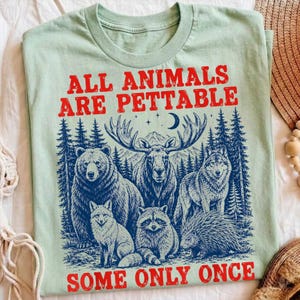 Todos los animales son acariciables PNG, diseño divertido para amantes de los animales, oso, alce y lobo salvajes PNG, sublimación para amantes de la naturaleza, transferencia rústica DTF