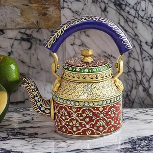 Bouilloire en aluminium du Rajasthan peinte à la main - Design décoratif traditionnel (8,5 x 8,25 x 5,5 pouces)