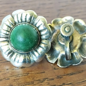 Vintage Sterling Silver Earrings Green Stone screw back Mexican Mexico 1940s  jewelry 925 10 grams