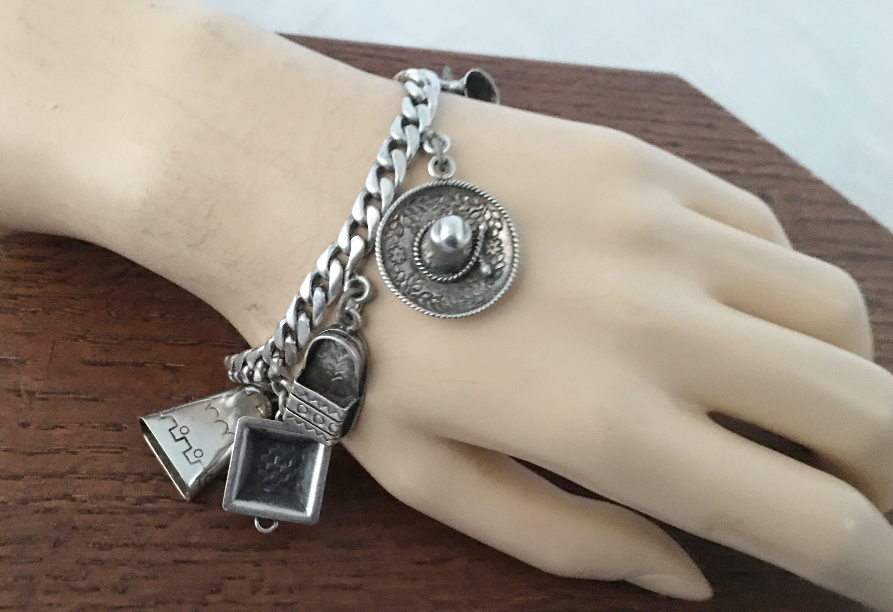 SAUL Vintage Sterling Silver 7 Charm Bracelet Hecho En