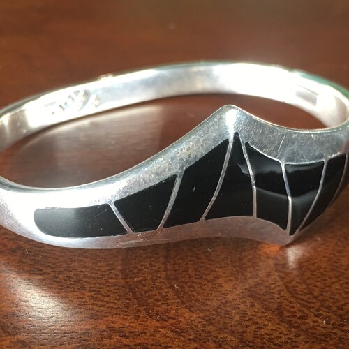 Vintage Sterling shops Silver and Black Onyx Hinged Bangle Bracelet 1980s Jewelry Made in Mexico TJ-56 925 38 grams
