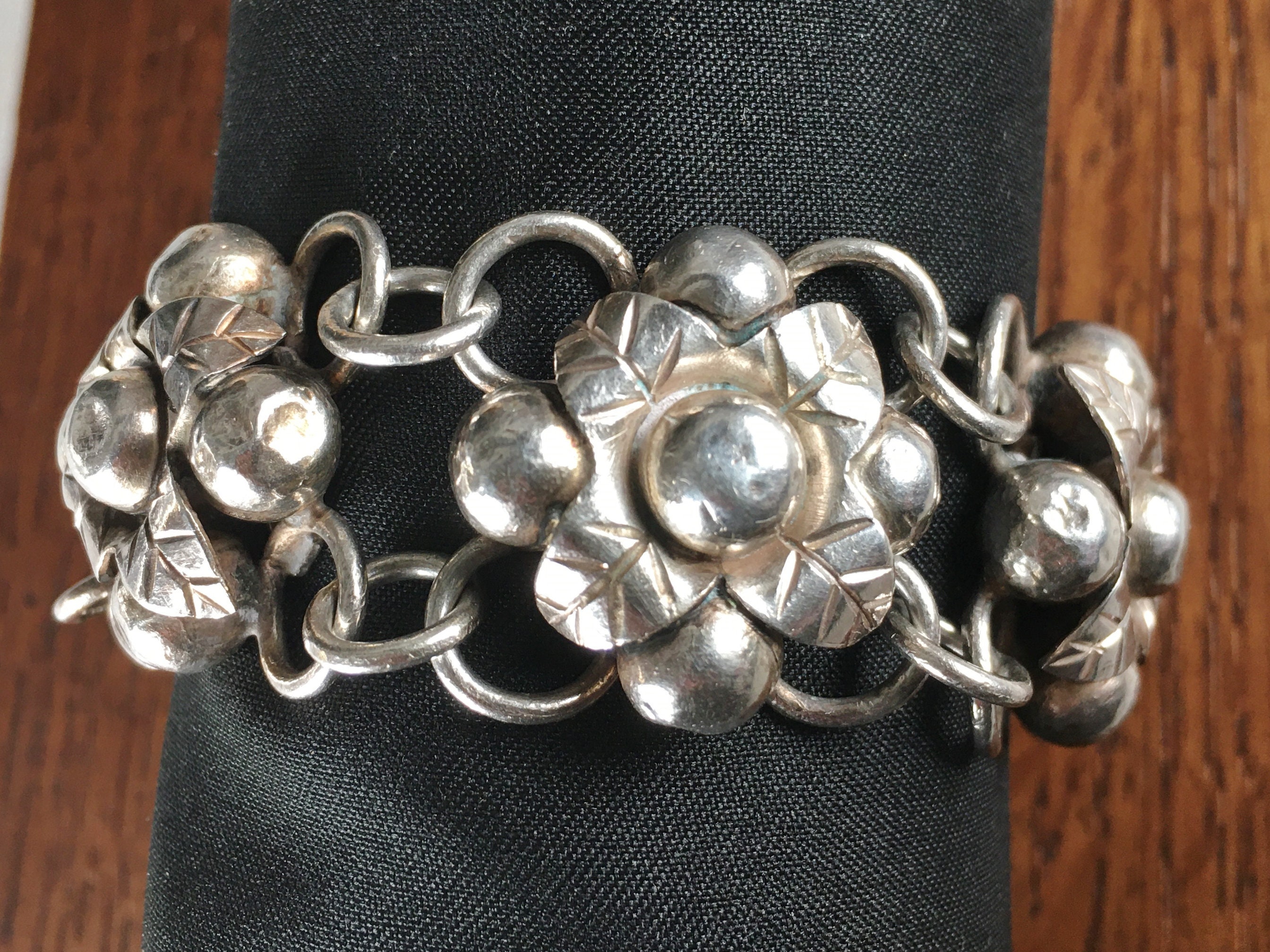 LA CUCARACHA Vintage Sterling Silver Heavy Floral Chain