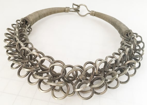 Collier Torque ancien ethnique Miao (Chine) grand format argenté