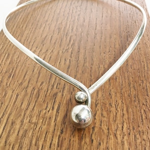 Los Ballesteros Vintage Sterling Necklace MM-34 Unusual Modernist Silver Torque  jewelry front closure Mexico 925 47 grams