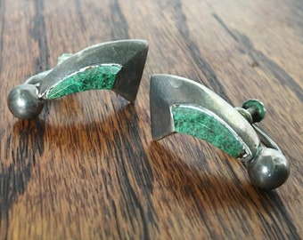 GERARDO LOPEZ Vintage Sterling Silver Green Stone Earrings Screw Back Explanation Point 925 Hecho en Mexico Eagle mark 26 Jewelry 7.9 grams