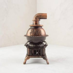 1:12 Scale Miniature Pot Belly Stove Pencil Sharpener for Dollhouses and Collectibles