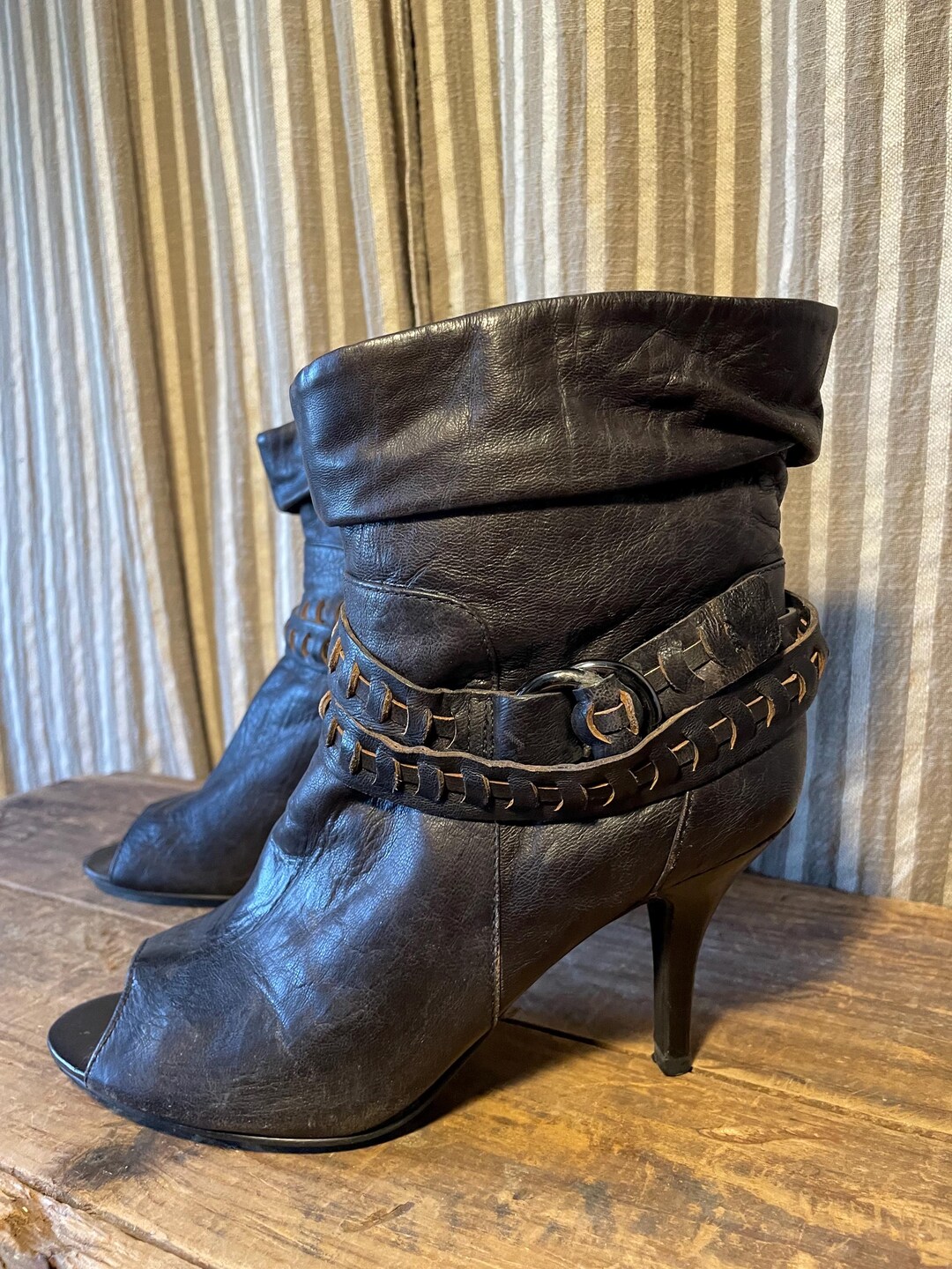 guess open toe booties