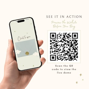 Peut inclure: Un smartphone affichant une invitation num&eacute;rique avec une enveloppe bleu clair et un sceau de cire dor&eacute; sur un fond cr&egrave;me avec des &eacute;toiles. &Agrave; c&ocirc;t&eacute; du t&eacute;l&eacute;phone se trouve un QR code noir et blanc avec le texte SEE IT IN ACTION, Preview the Website Before You Buy, et Scan the QR code to view the live demo.
