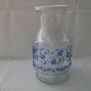 Vintage ANCHOR HOCKING Glass JUICE Pitcher/Retro Juice Pitcher/Classic Blue Floral Design Pitcher/Covered Juice Pitcher/Drink Ware/Glass Jar