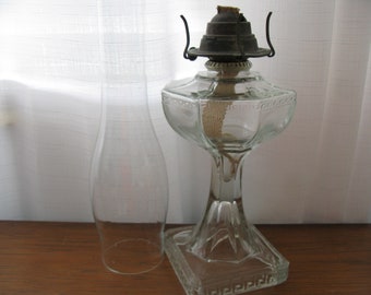 ANTIQUE OIL LAMP/Greek Chain Pattern/Clear Glass Globe/Kerosene Lamps/Oil Burning Lamps/Table Oil Lamps