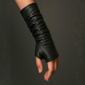 Men's Black Faux Leather Ninja Gloves, Fingerless LARP Arm Guards, Samurai Cosplay Bracers, Medieval Warrior Gloves, Ren Faire Costume image 5
