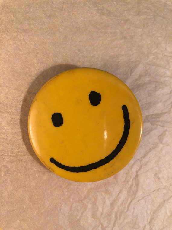 Happy face pin  1970 FREE SHIPPING