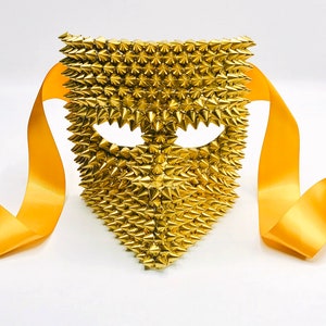 Studly Bauta Gold Spikes Masquerade Mask