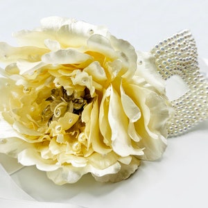 Wedding Wonderland ~ Ivory Pearls & Silk Peony Masquerade Mask