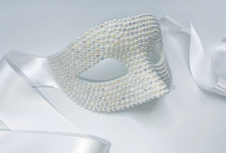 AB White Pearled Mask w/Satin Ribbon zdjęcie 2