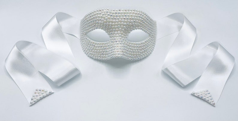 AB White Pearled Mask w/Satin Ribbon zdjęcie 4