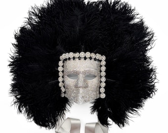 Máscara de mascarada Bauta con plumas de avestruz negras y cristales transparentes del emperador veneciano