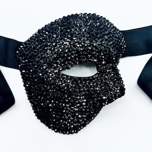 Phantom&#39;s Aria Jet Black Crystal Masquerade Mask
