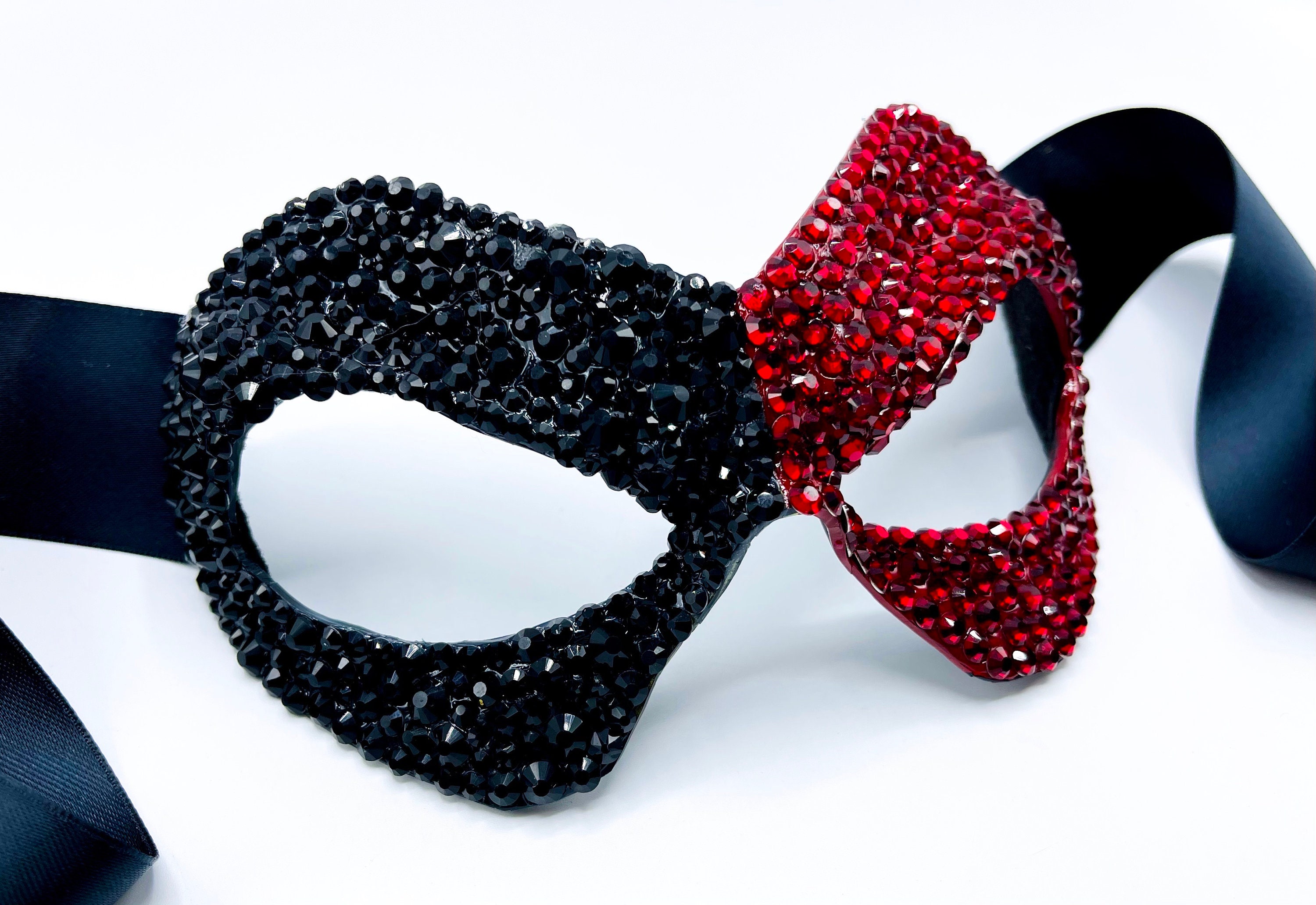 Masquerade ドロリス SR 2枚 Villainous Black & Red Swarovski Crystal Masquerade Mask - Etsy