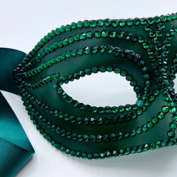 Máscara de mascarada con diamantes de imitación verde esmeralda y serenata de jade