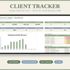 Op de afbeelding: Een digitaal klantvolgsysteem-dashboard voor Google Sheets en Excel genaamd Bloom & Co. Studio. De interface toont bedrijfsstatistieken, een staafdiagram voor maandelijkse inkomsten, opvolglijsten en takenoverzichten met groene, blauwe en beige accenten.