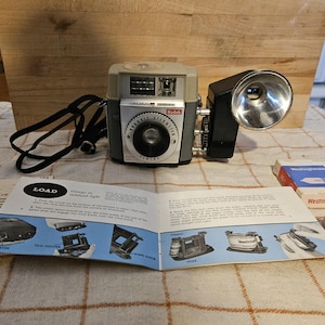 Kodak Brownie Starmeter Outfit, a vintage 127-film camera