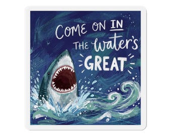 Imán de tiburón divertido, ¡Entra! ¡El agua está genial! Imán de nevera con humor oceánico.