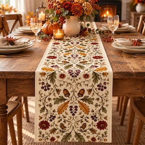 Herbstlicher Tischläufer, Tischdeko mit Eichenblättern und Eicheln im Vintage-Cottagecore-Stil für das Thanksgiving-Fest