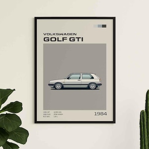 Peut inclure: Une affiche encadrée présentant une illustration de profil d'une Volkswagen Golf GTI blanche de 1984. Le texte indique Volkswagen Golf GTI et 1984, avec des spécifications techniques incluant 139 HP, 168 NM, 8.2 SEC, 1030 KG, 208 KM/H et 1.8 L.