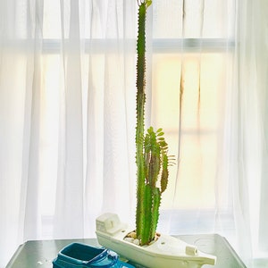 VINTAGE BOAT PLANTER