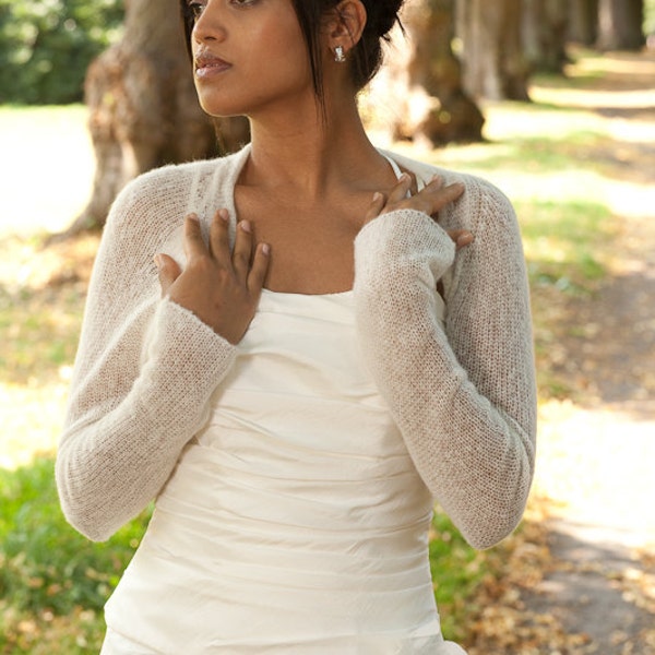 Hochzeit Bolero Jacke gestrickt aus edler weicher Wolle passend zu ihrem Brautkleid in weiß, off white, ivory and vielen anderen Farben