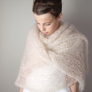 Bridal stole knitted in extra coarse stitch: fine and slightly warm for wedding dress or jeans * bridal wrap * knit scarf
