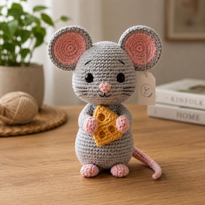 Handgjord virkad mus-amigurumi-leksak med ost, kawaii grå plyschdocka