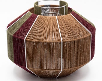Paralume geometrico intrecciato a mano nei toni della terra / Illuminazione artigianale